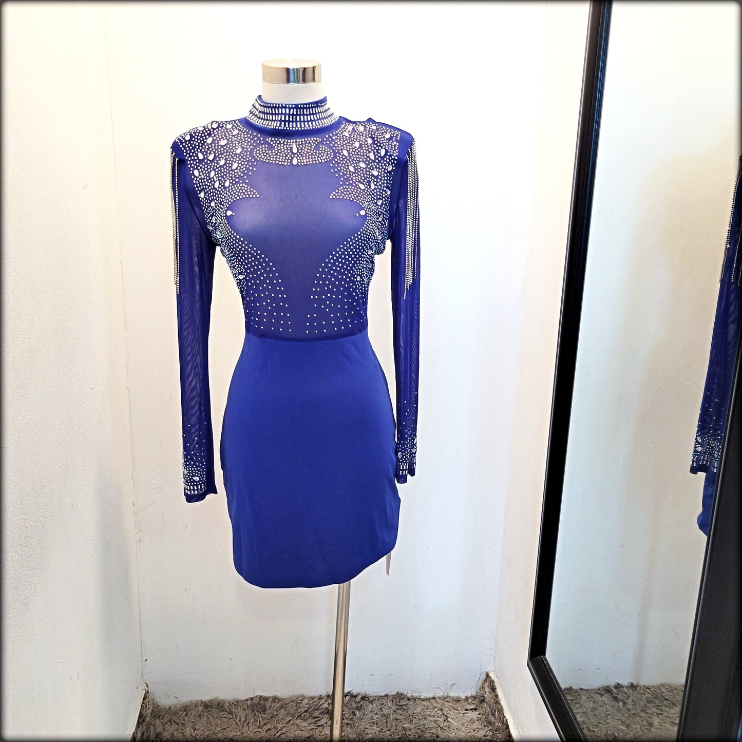 VESTIDO CORTO MANGA LARGA ROYAL RHINESTONE