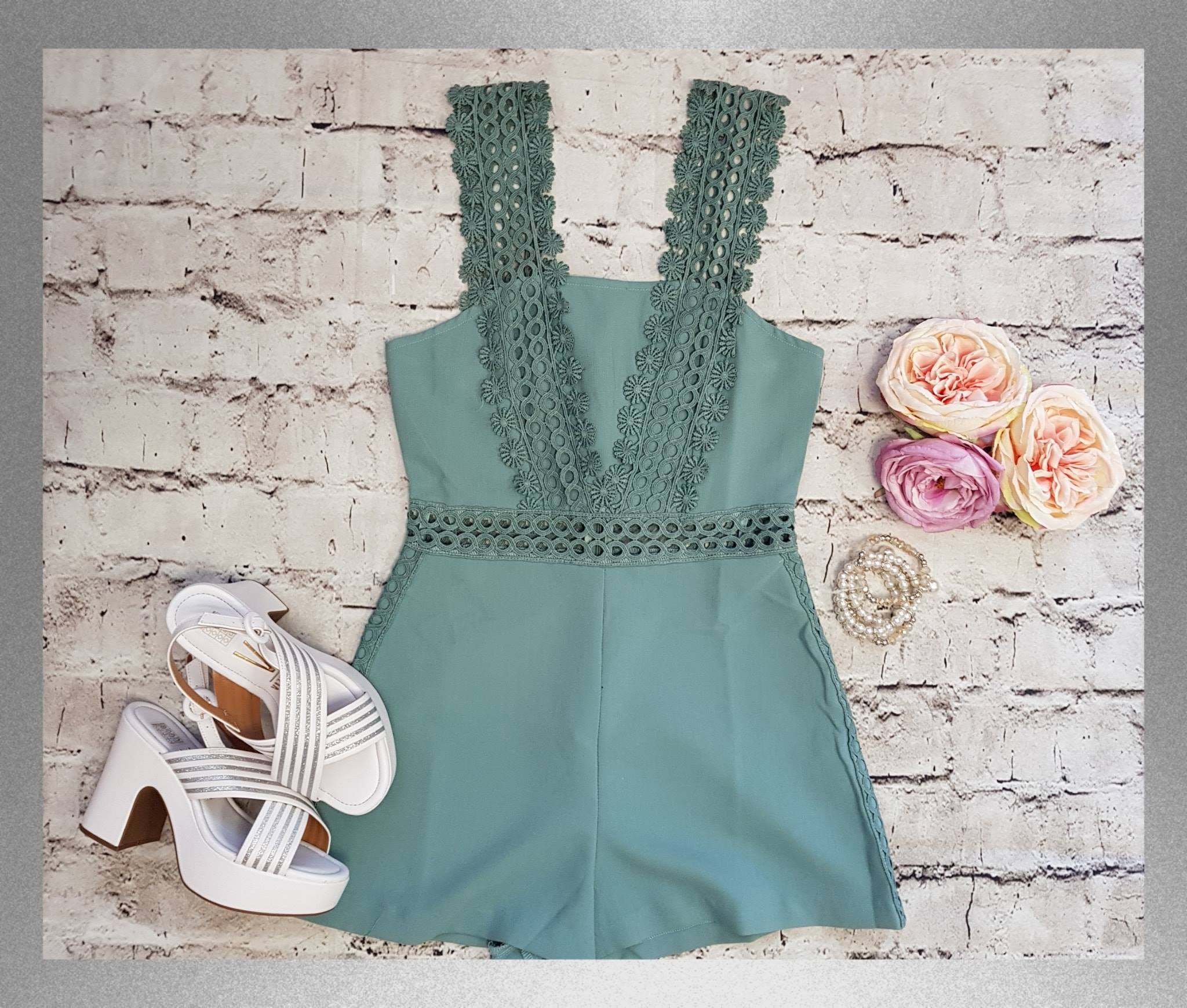 ROMPER  VERDE ENAJE EN CINTURA Y MANGAS