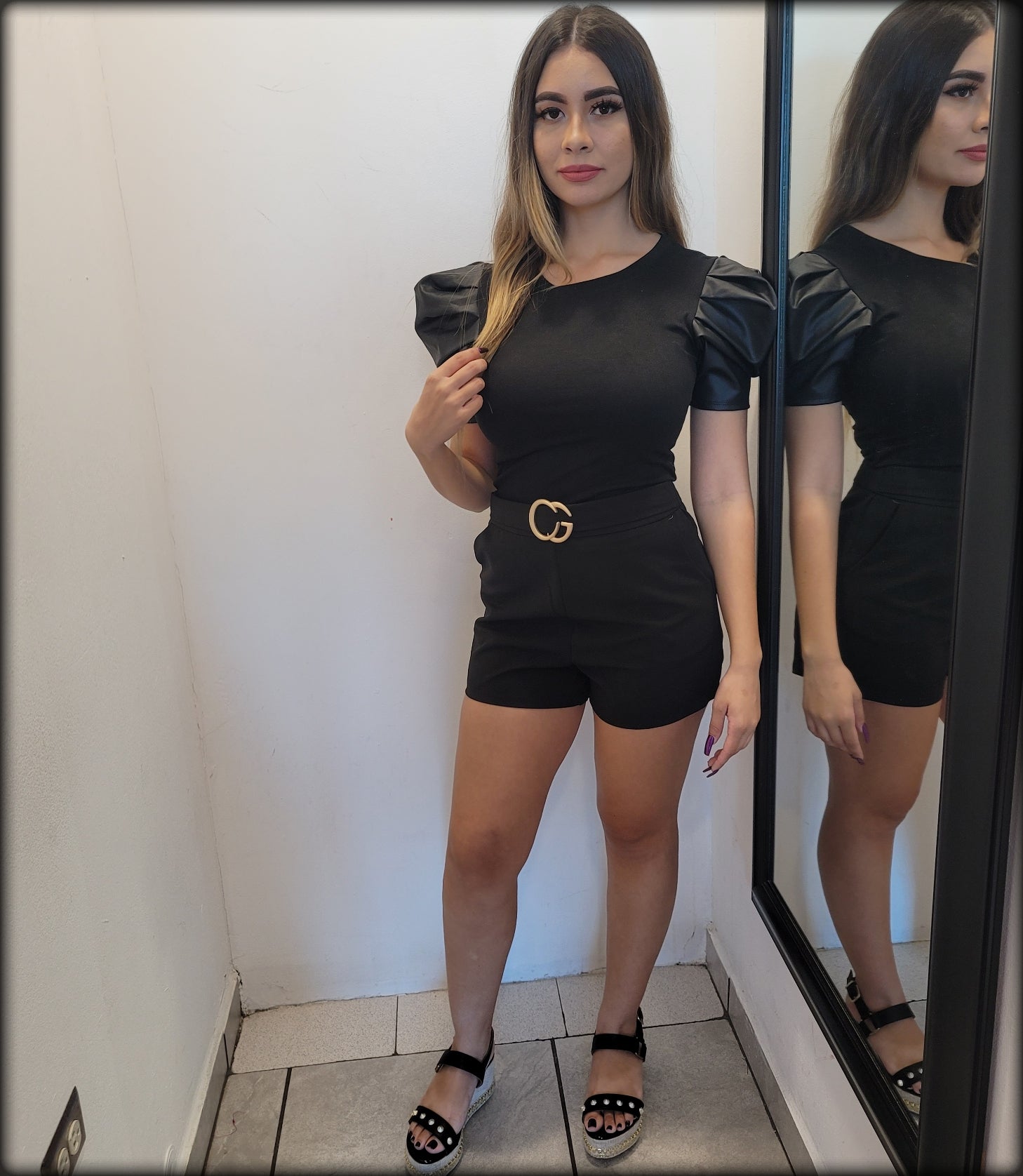 TOP NEGRA MANGAS CUERO