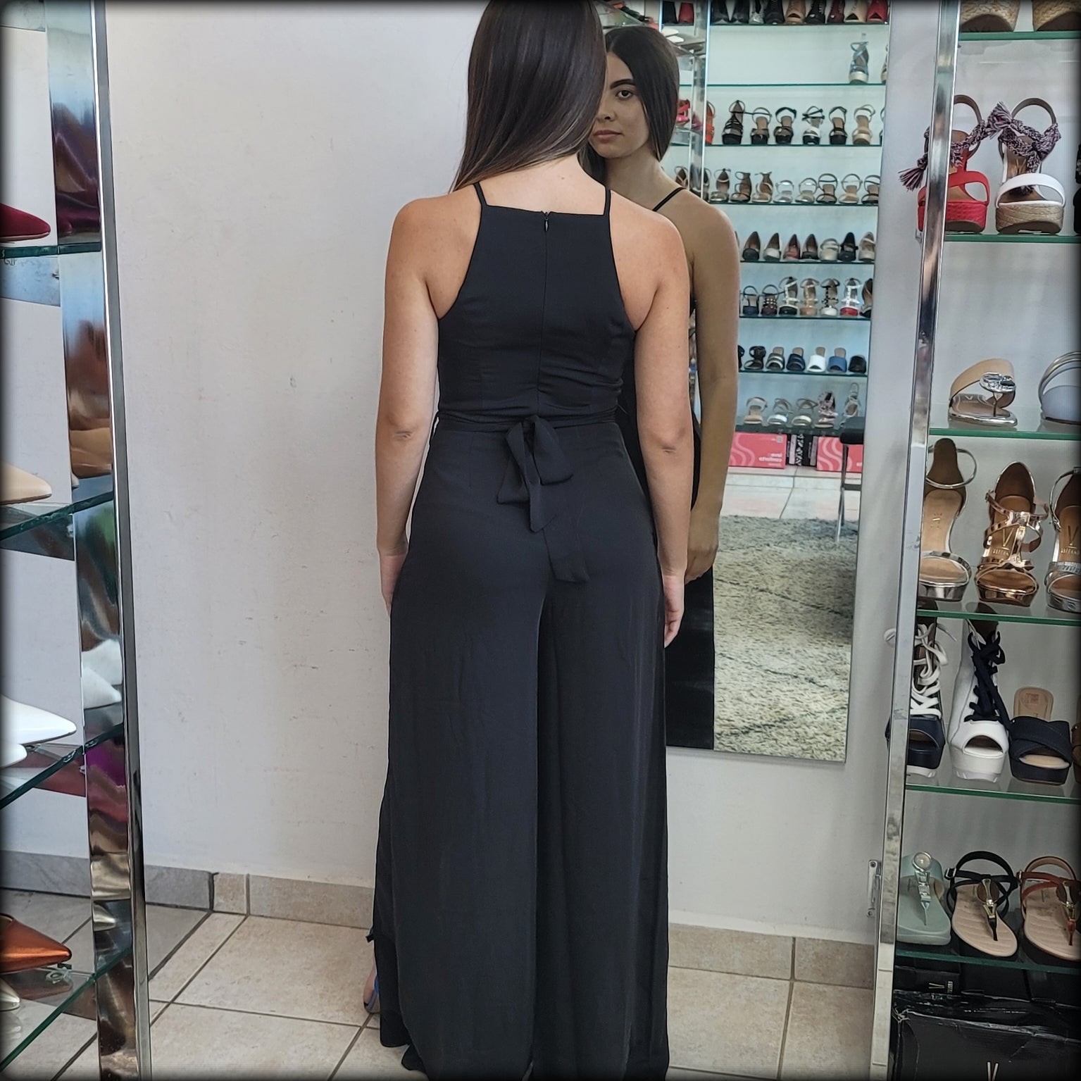 JUMPSUIT NEGRO CON APERTURAS