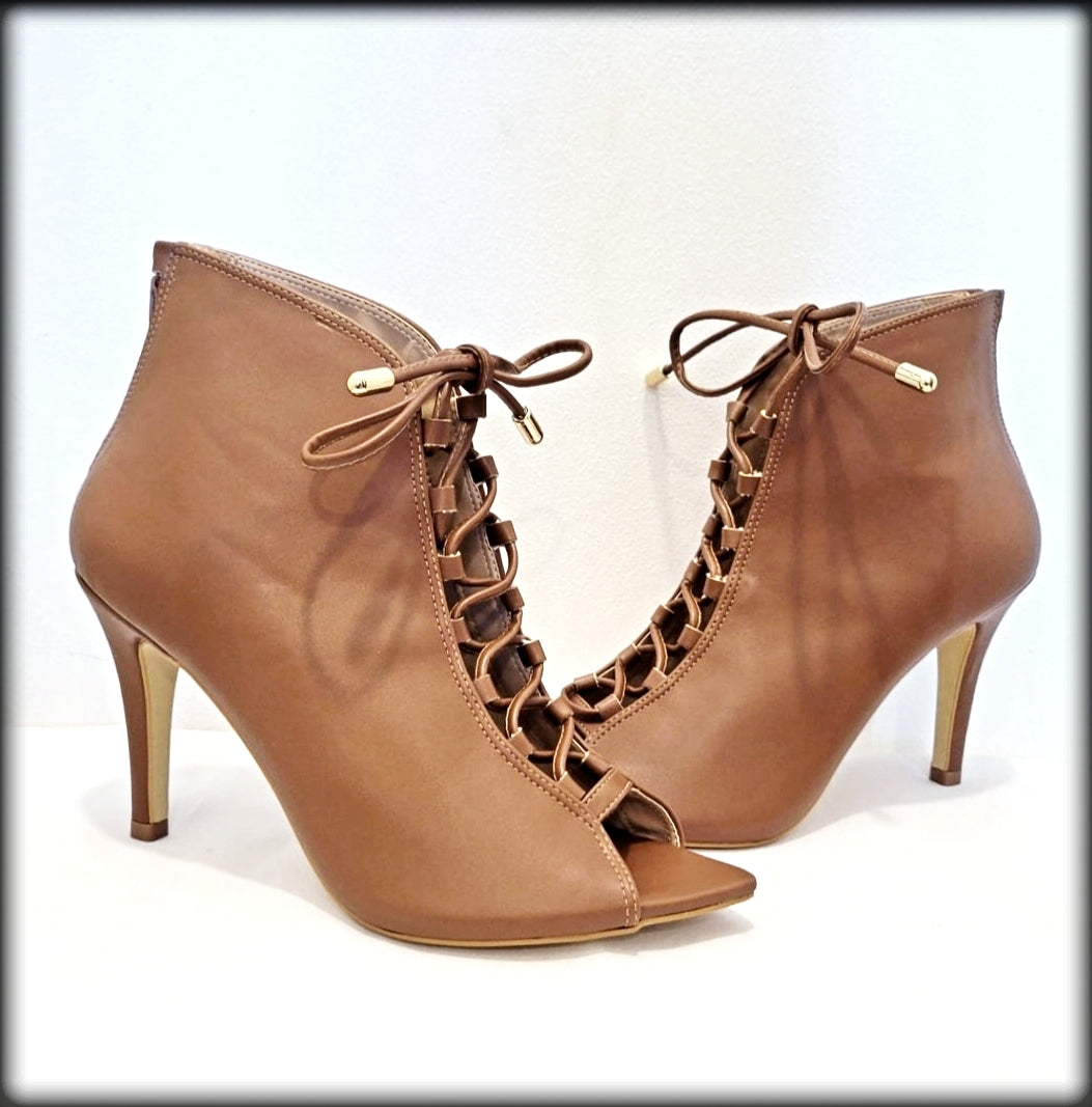 Guess alysa peep toe fashion booties