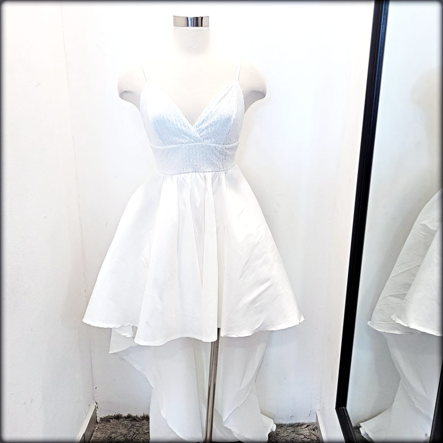 VESTIDO HI LO SEQUIN BLANCO