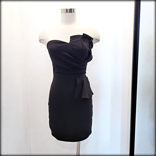 VESTIDO CORTO STRAPLESS NEGRO