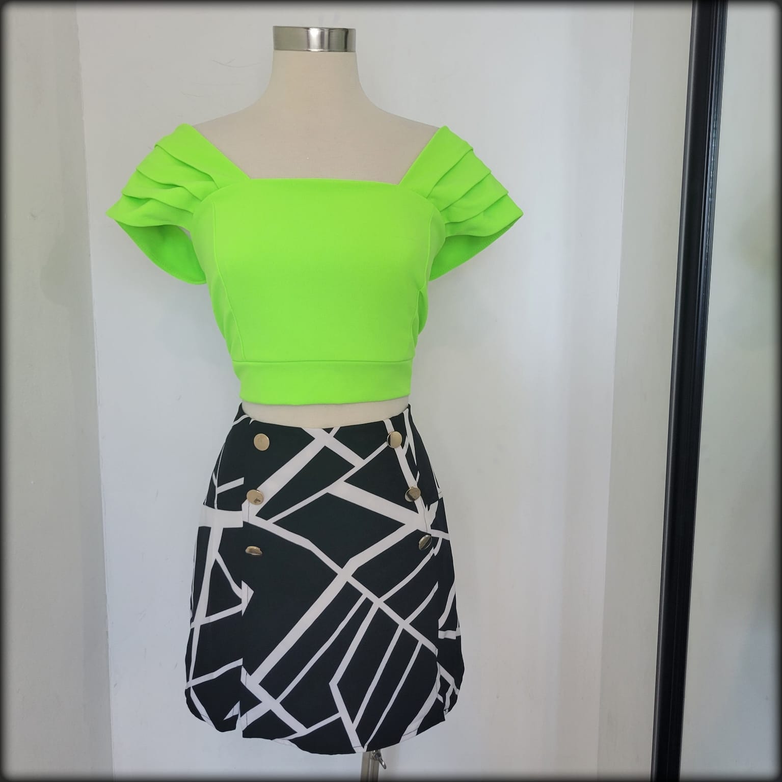 CROP TOP APPLE GREEN