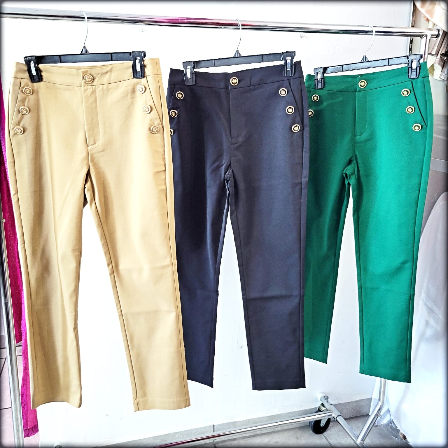 Pantalon Largo Negro con Botones y Bolsillo