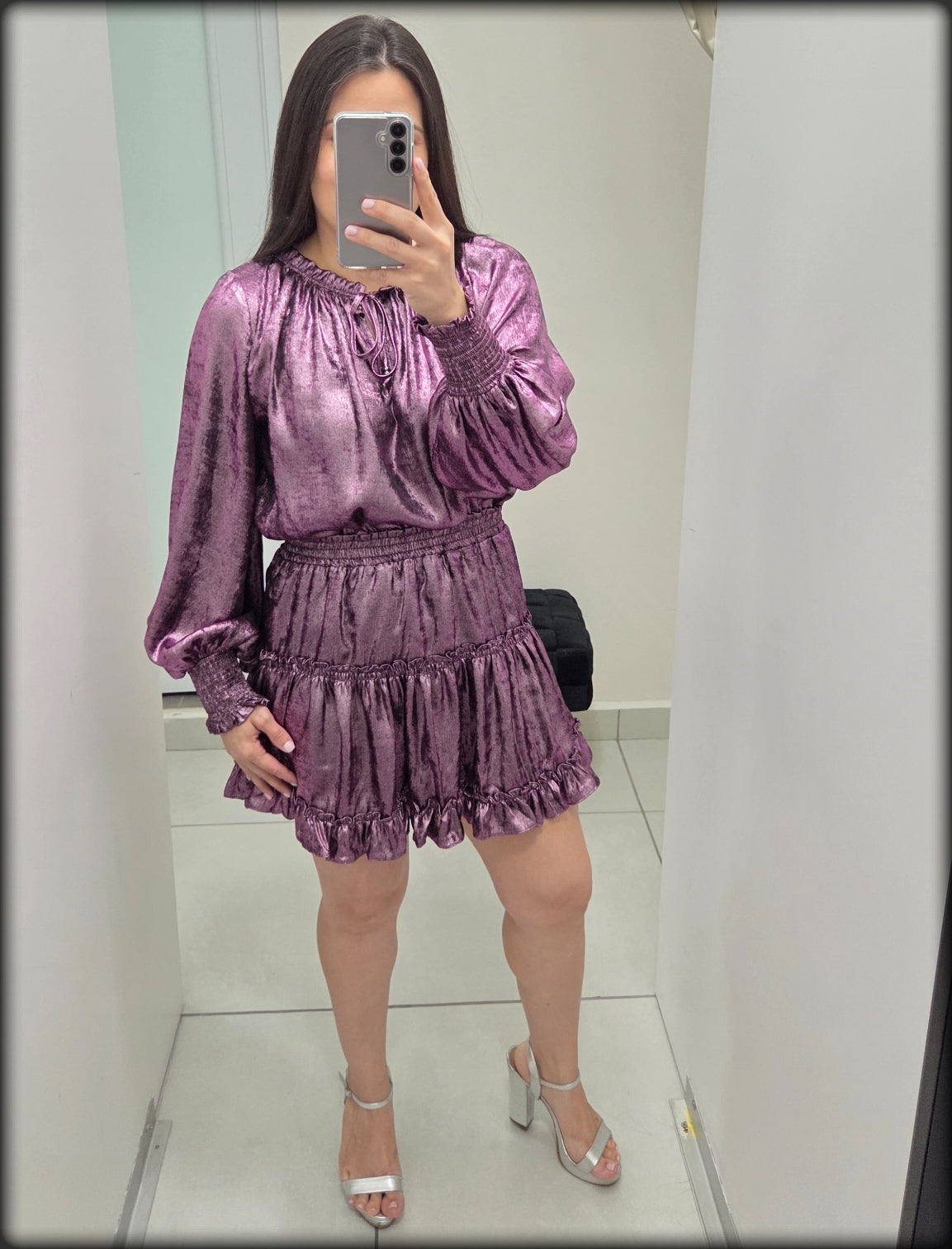 VESTIDO CORTO MANGA LARGA VIOLETA METALICO