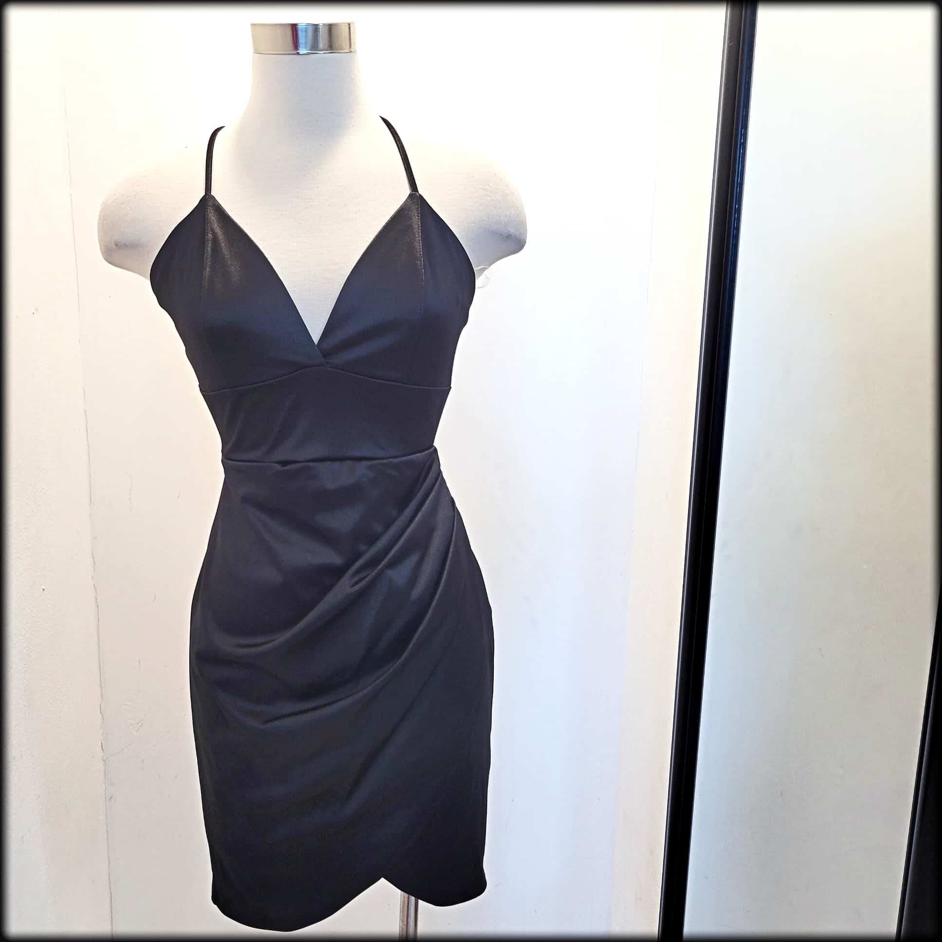 VESTIDO CORTO PEGADO