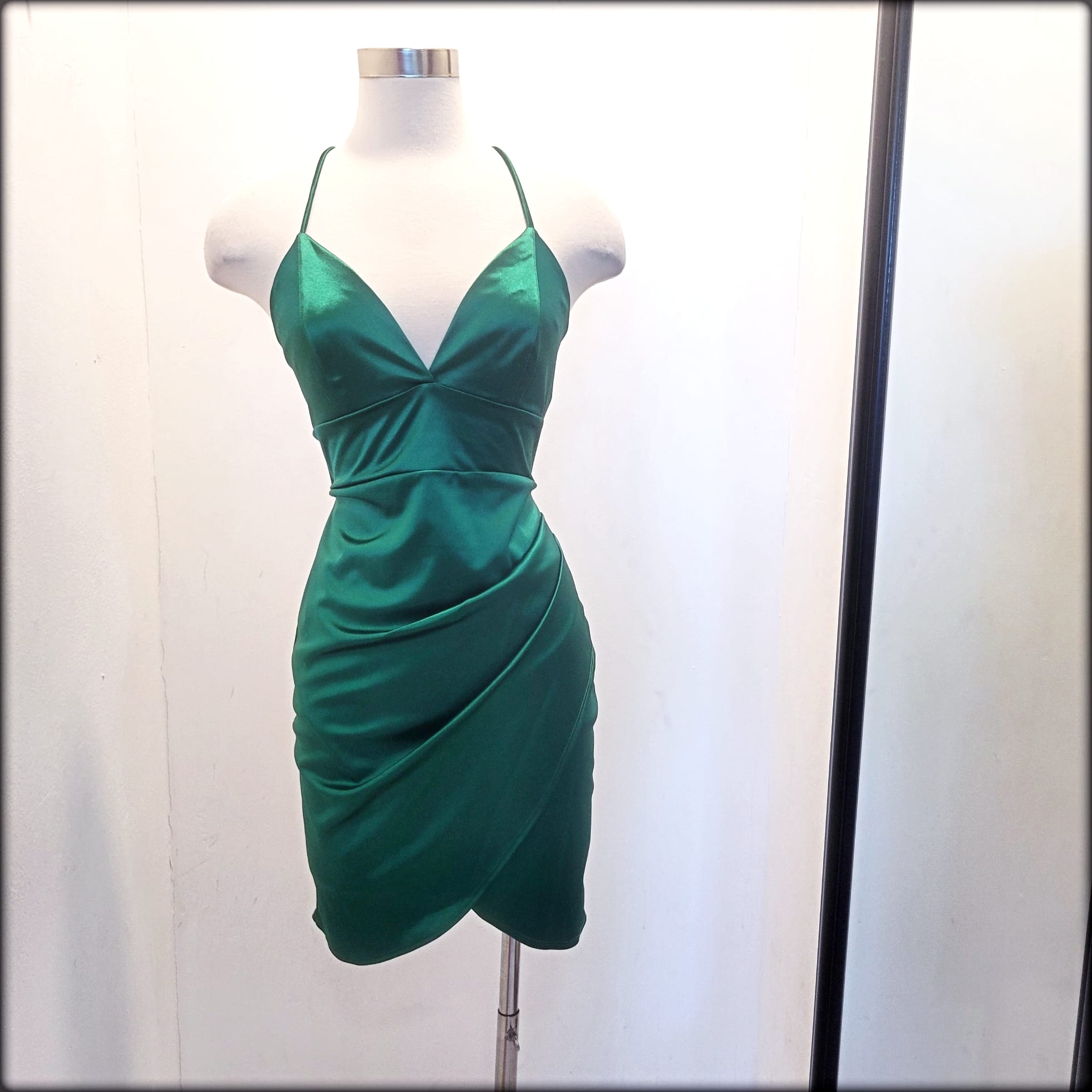 VESTIDO CORTO PEGADO