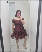 Vestido Corto Peplum Flores al relieve