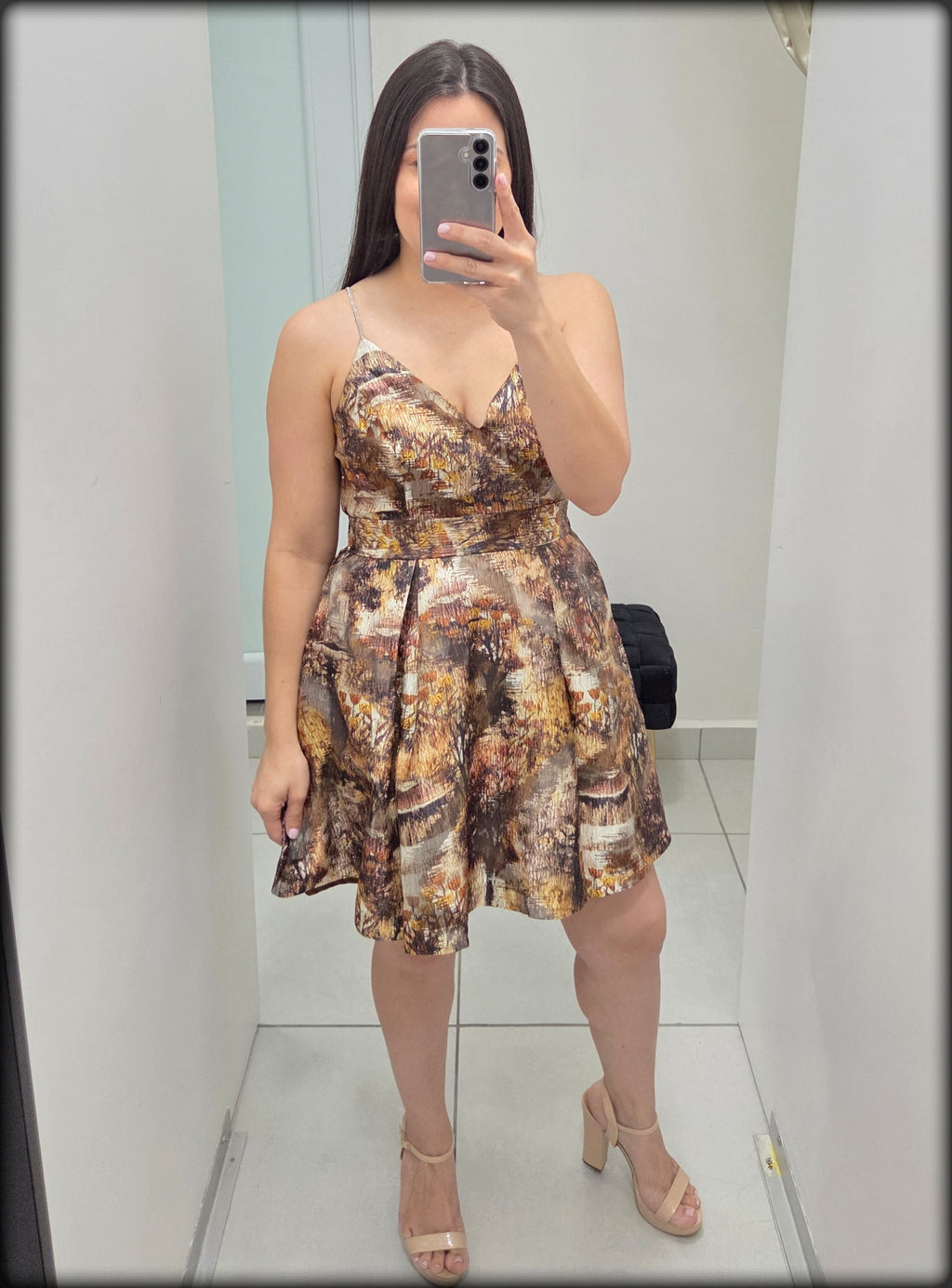 VESTIDO CORTO PEPLUM ESTAMPADO MARRON