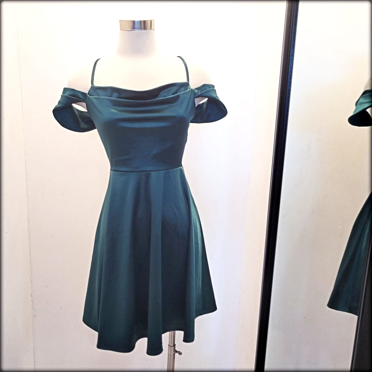 VESTIDO CORTO OFF SHOULDER