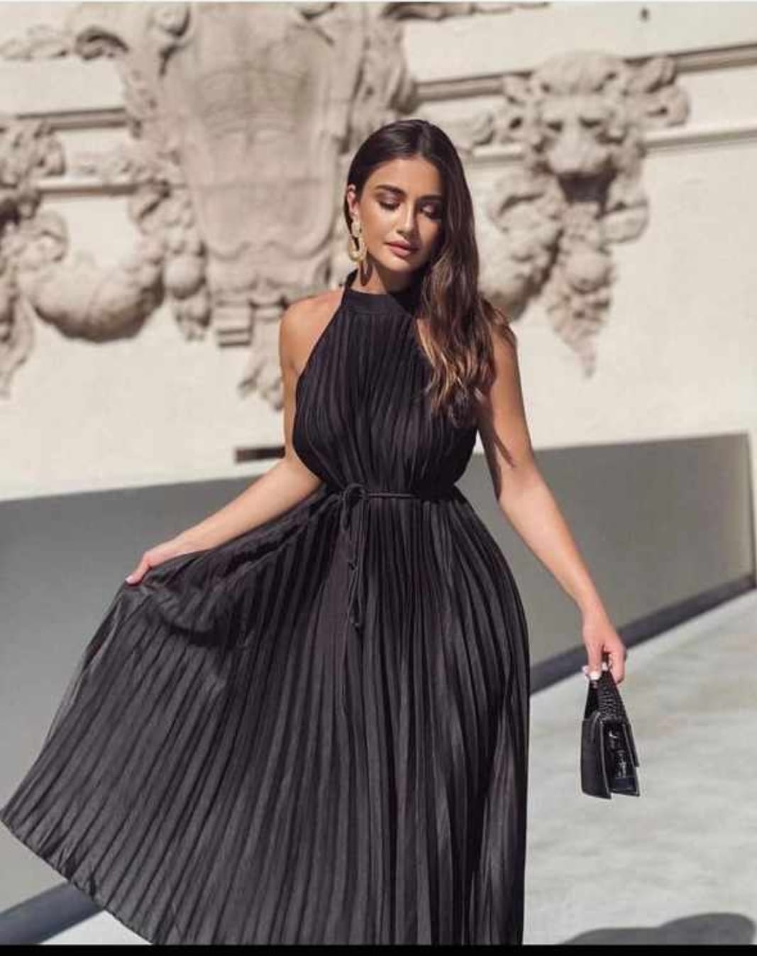VESTIDO PLIZADO MIDI NEGRO