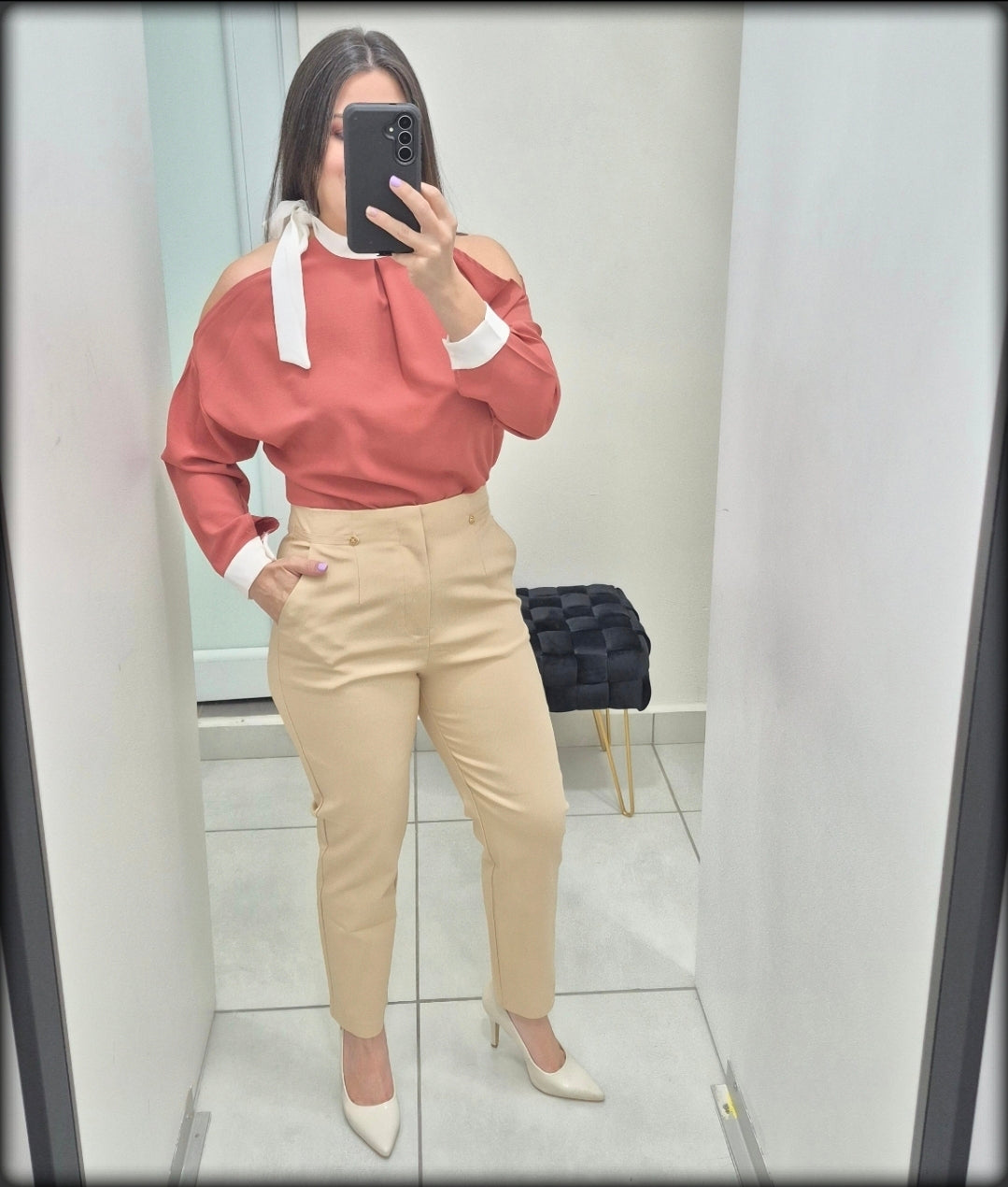 Blusa Rusty/mauve con detalles blanco cuello