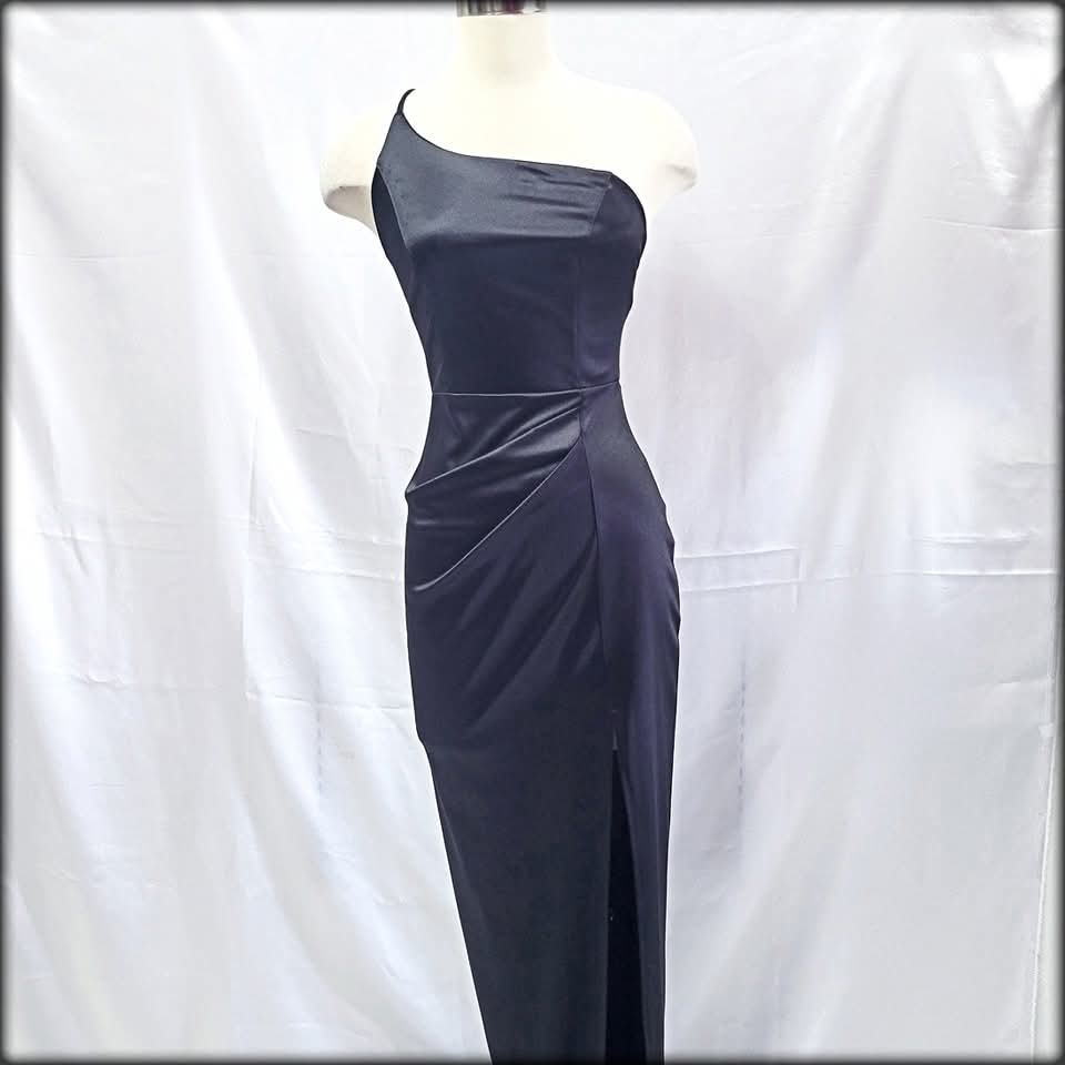 VESTIDO LARGO NEGRO ONE SHOULDER