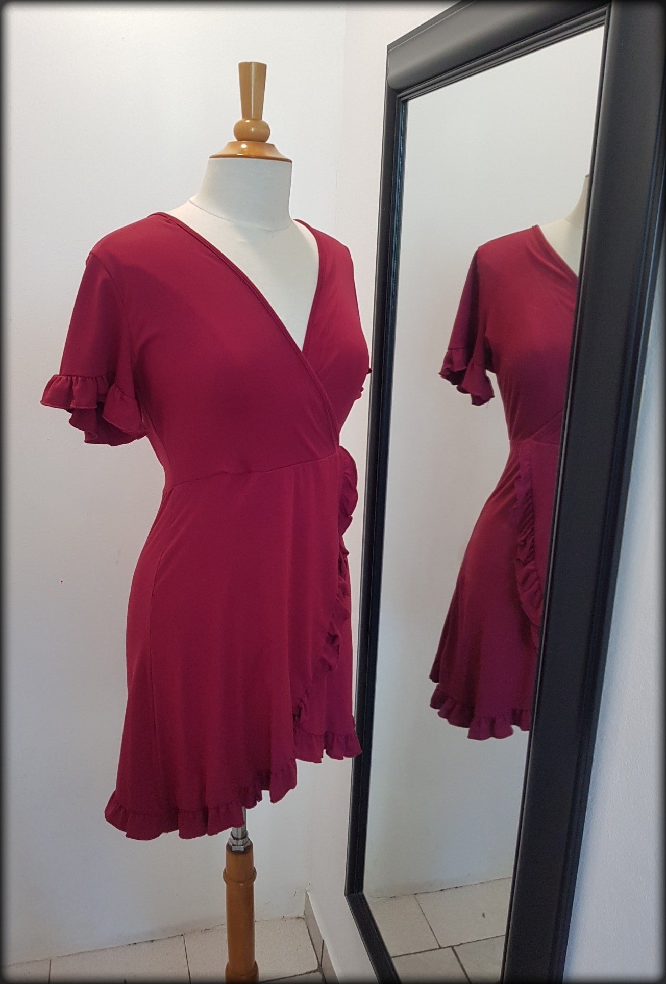 VESTIDO CORTO CON VOLANTES