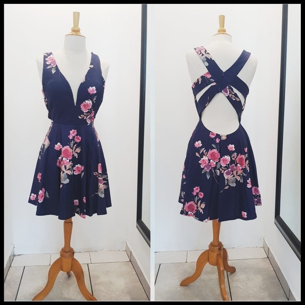 VESTIDO CORTO CON FLORES