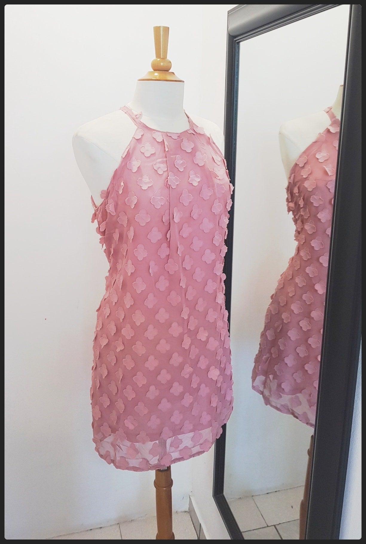 VESTIDO BATA CON FLORES A RELIEVE