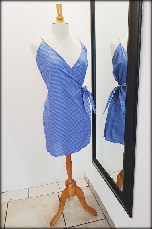 VESTIDO AZUL CLARO DE RAYAS