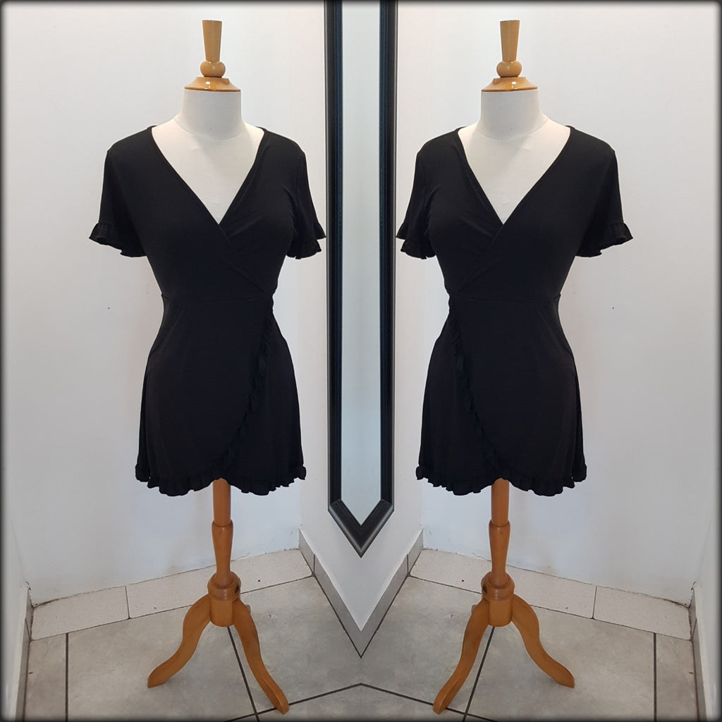 VESTIDO CORTO CON VOLANTES