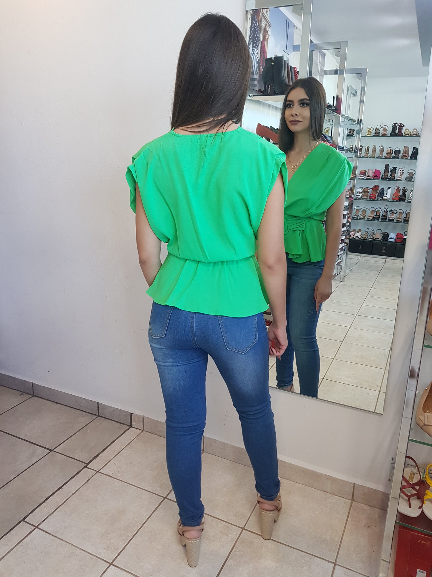 BLUSA SIN MANGAS CON CORREA