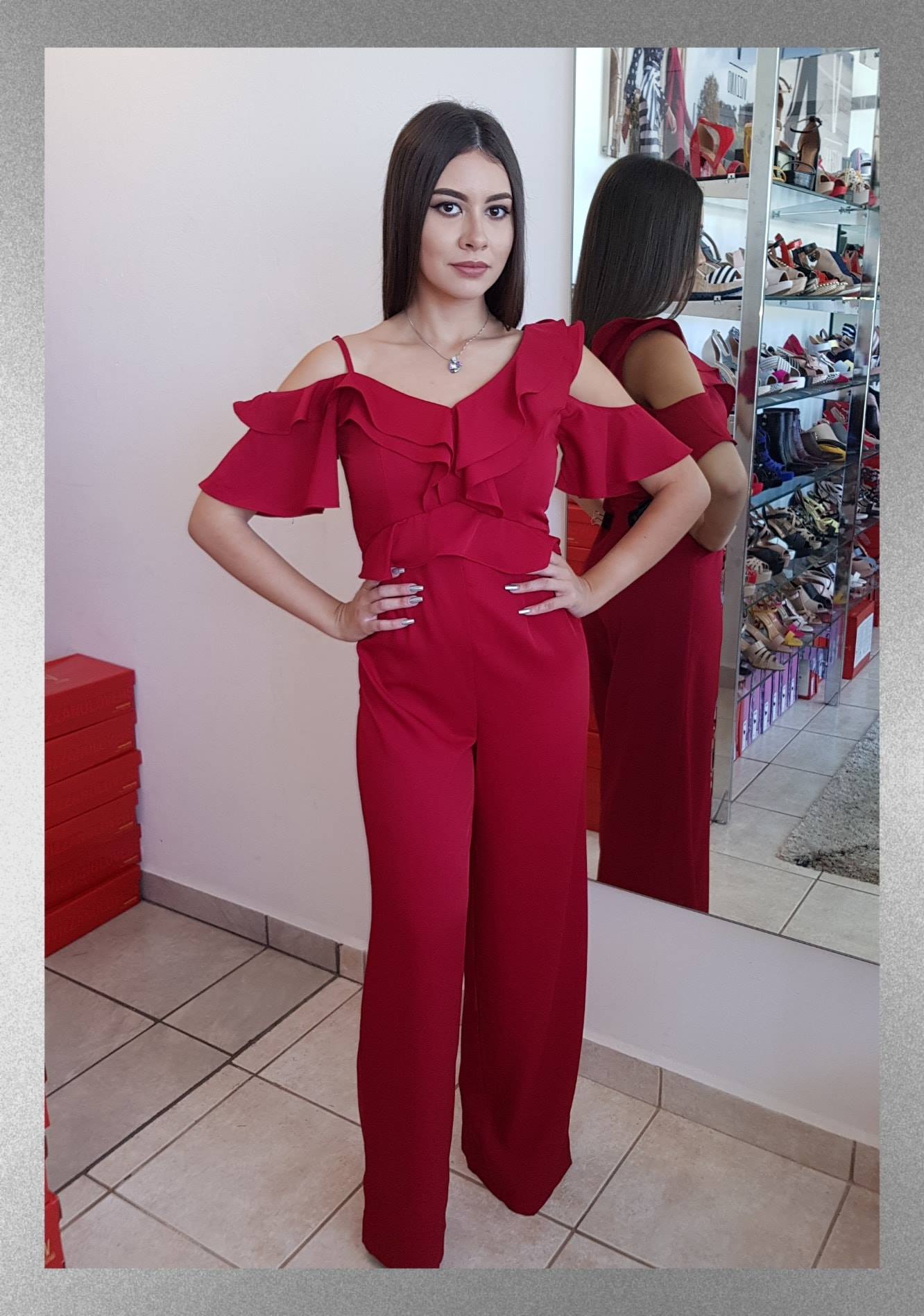 JUMPSUIT CON VOLANTES EN LOS BRAZOS Y CUELLO