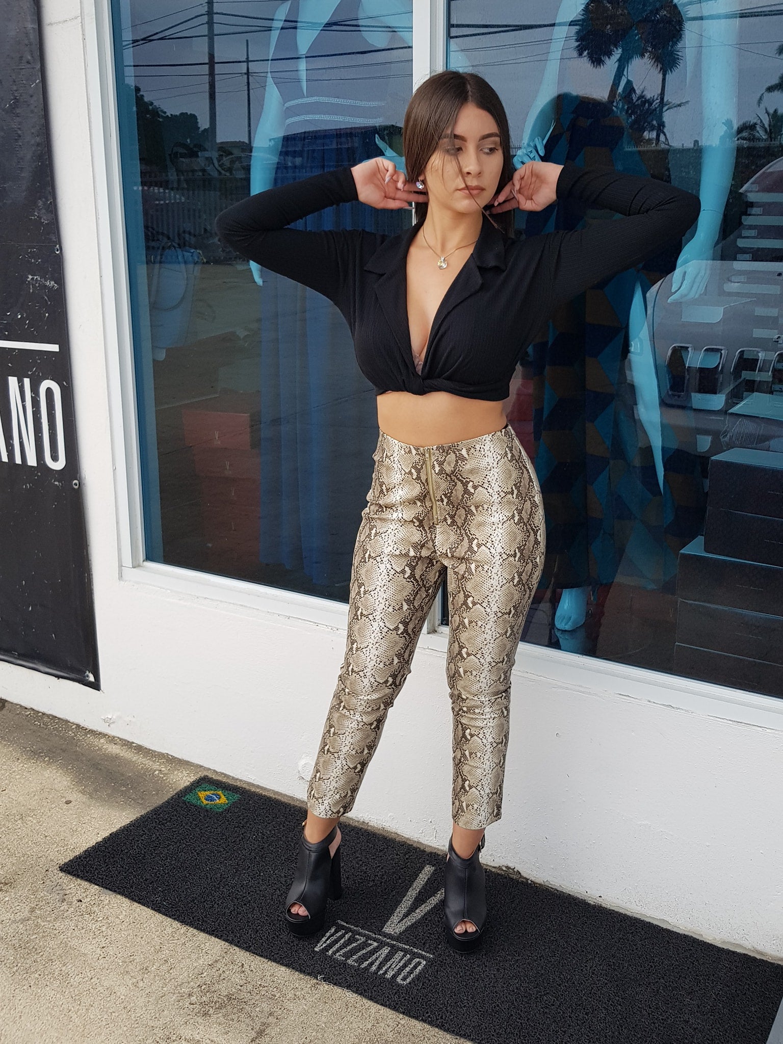 CROP TOP WITH LONG SLEEVES