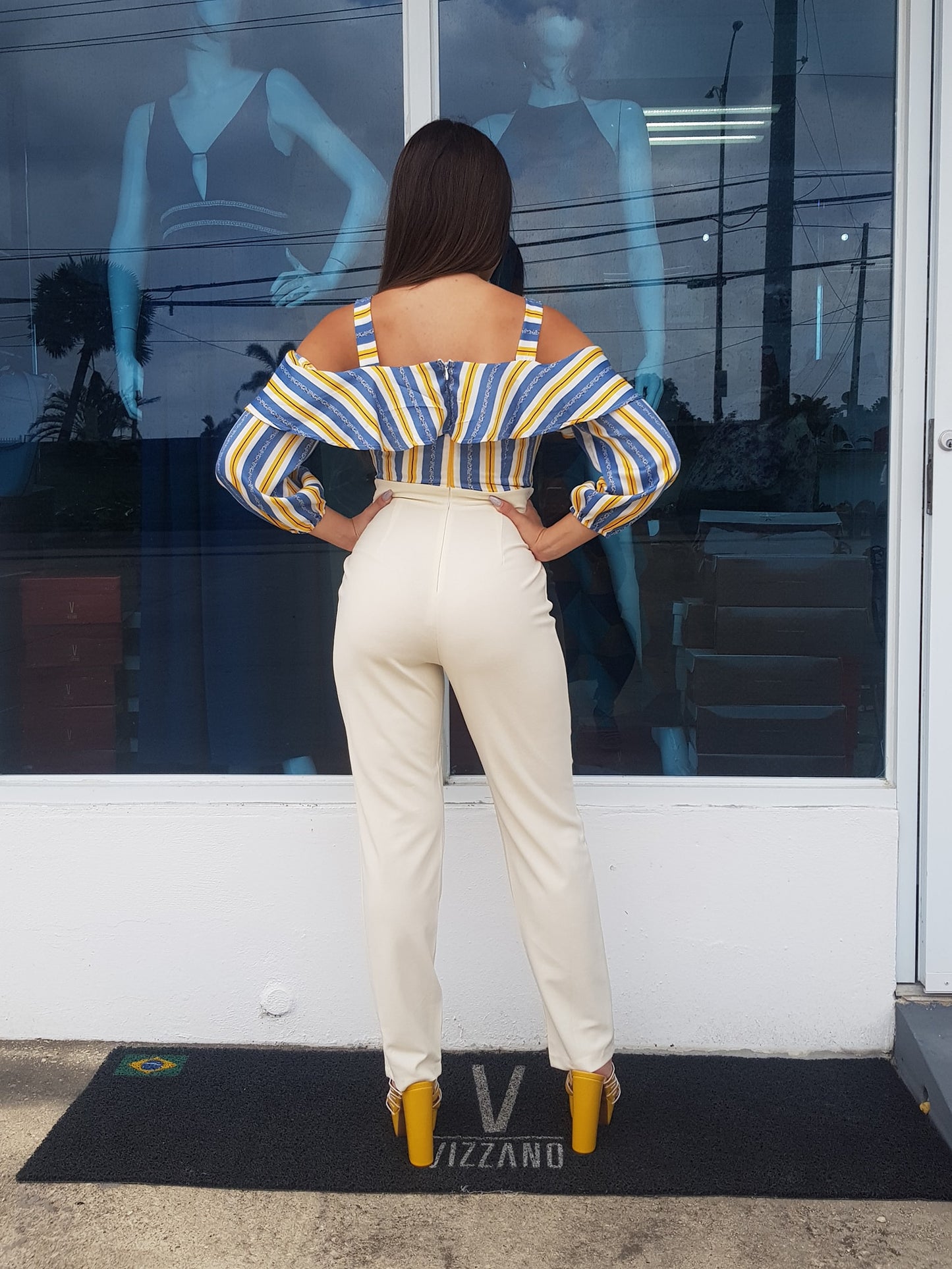 JUMPSUIT DE RAYAS AZULY MARILLAS Y PANT. CREMA