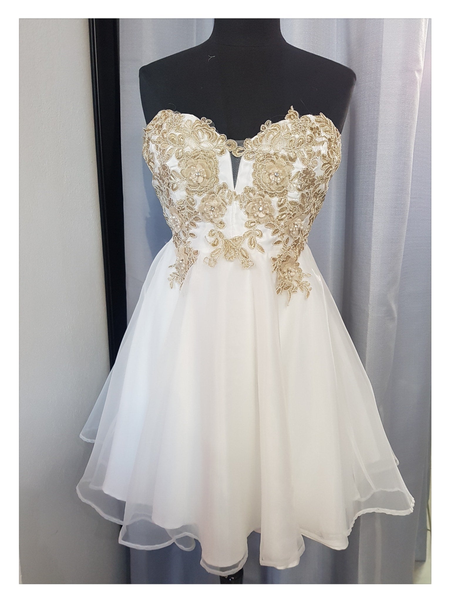 VESTIDOS STRAPLES BORDADOS ORO