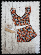 SET PANTALON CORTO NEGRO Y PALMERAS ANARANJADAS