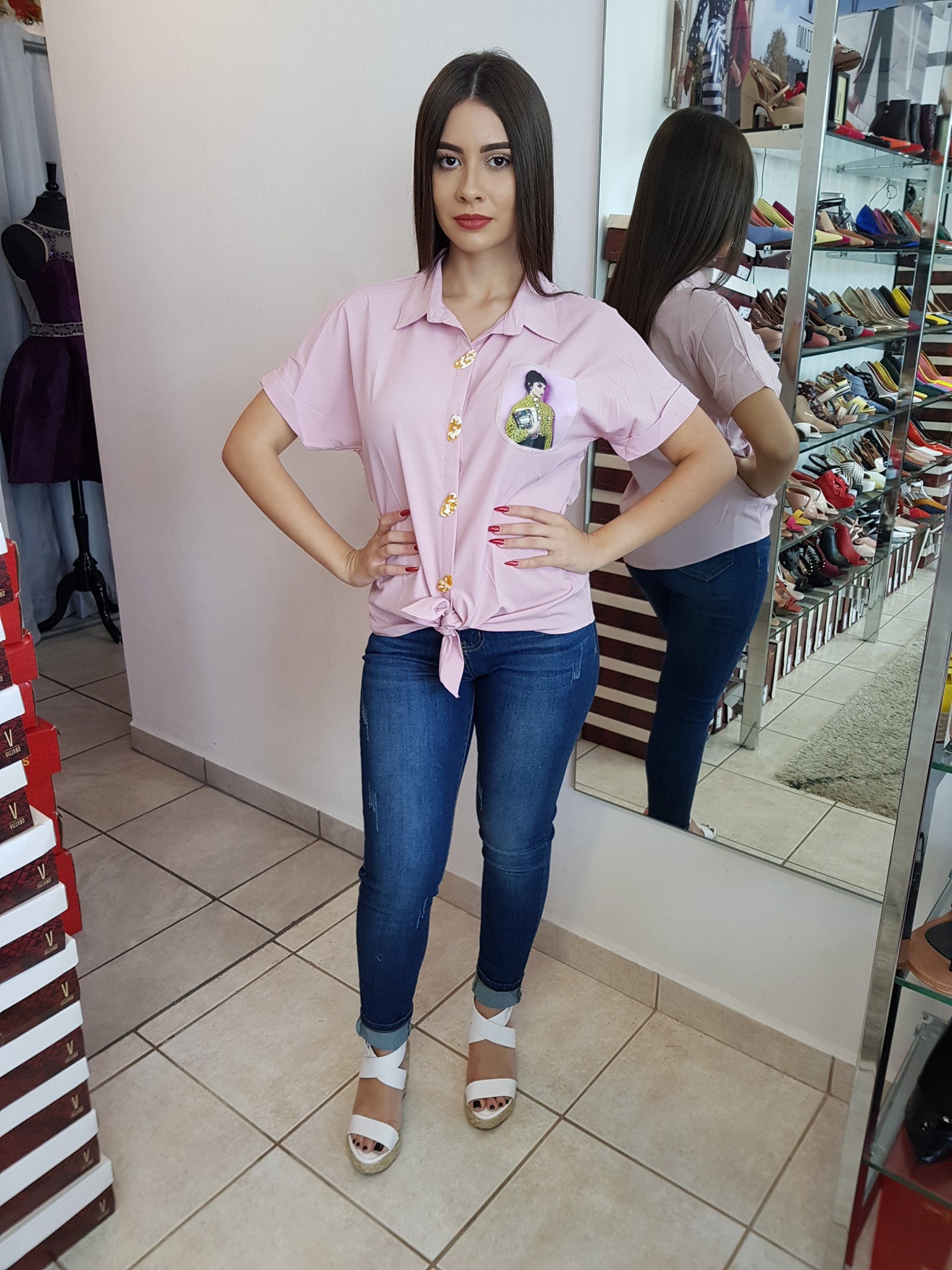 BLUSA CON BOLSILLO IMPRESO EN GOMA