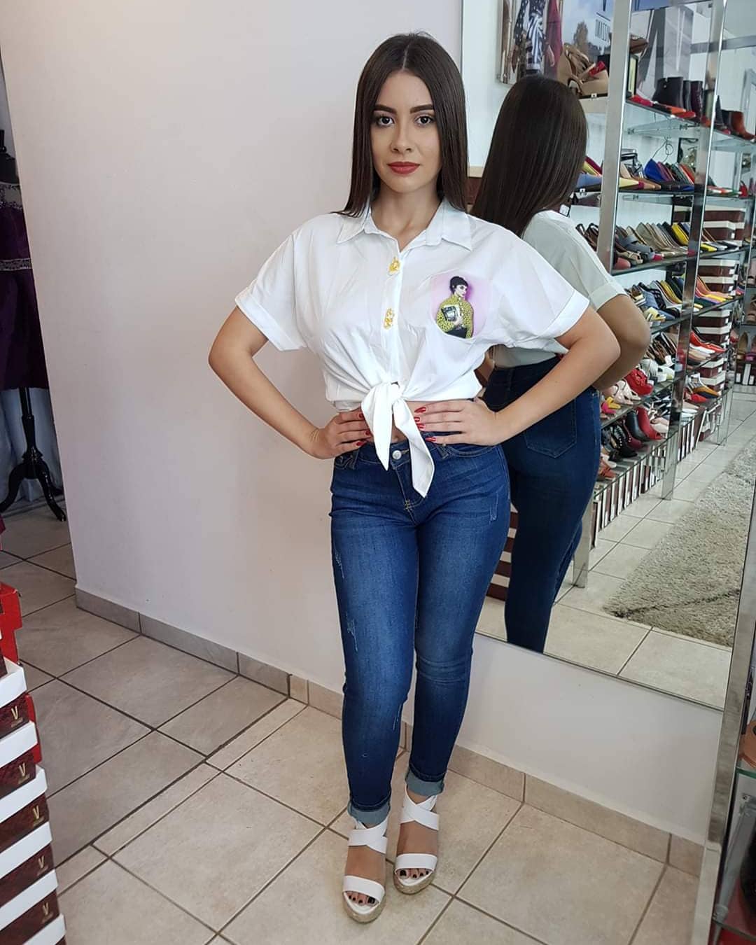 BLUSA CON BOLSILLO IMPRESO EN GOMA