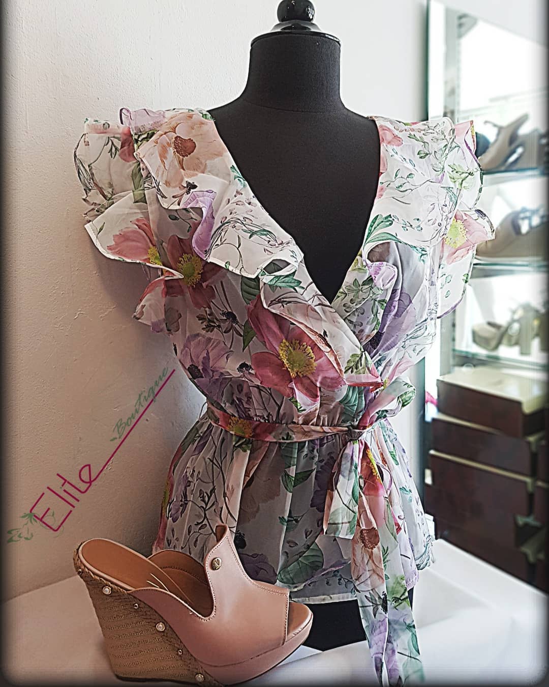 BLUSA PRINT FLOREADO CON VOLANTES