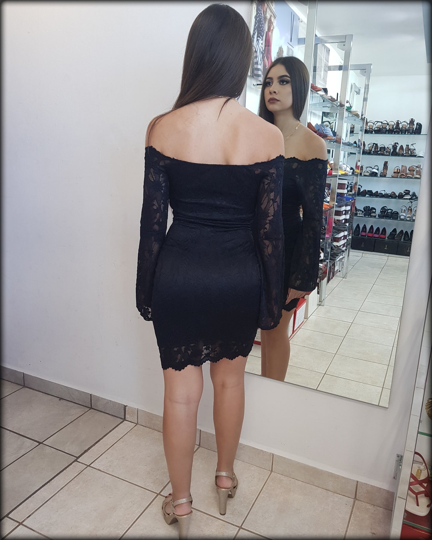 VESTIDO CORTO OFF SHOULDER ENCAJE