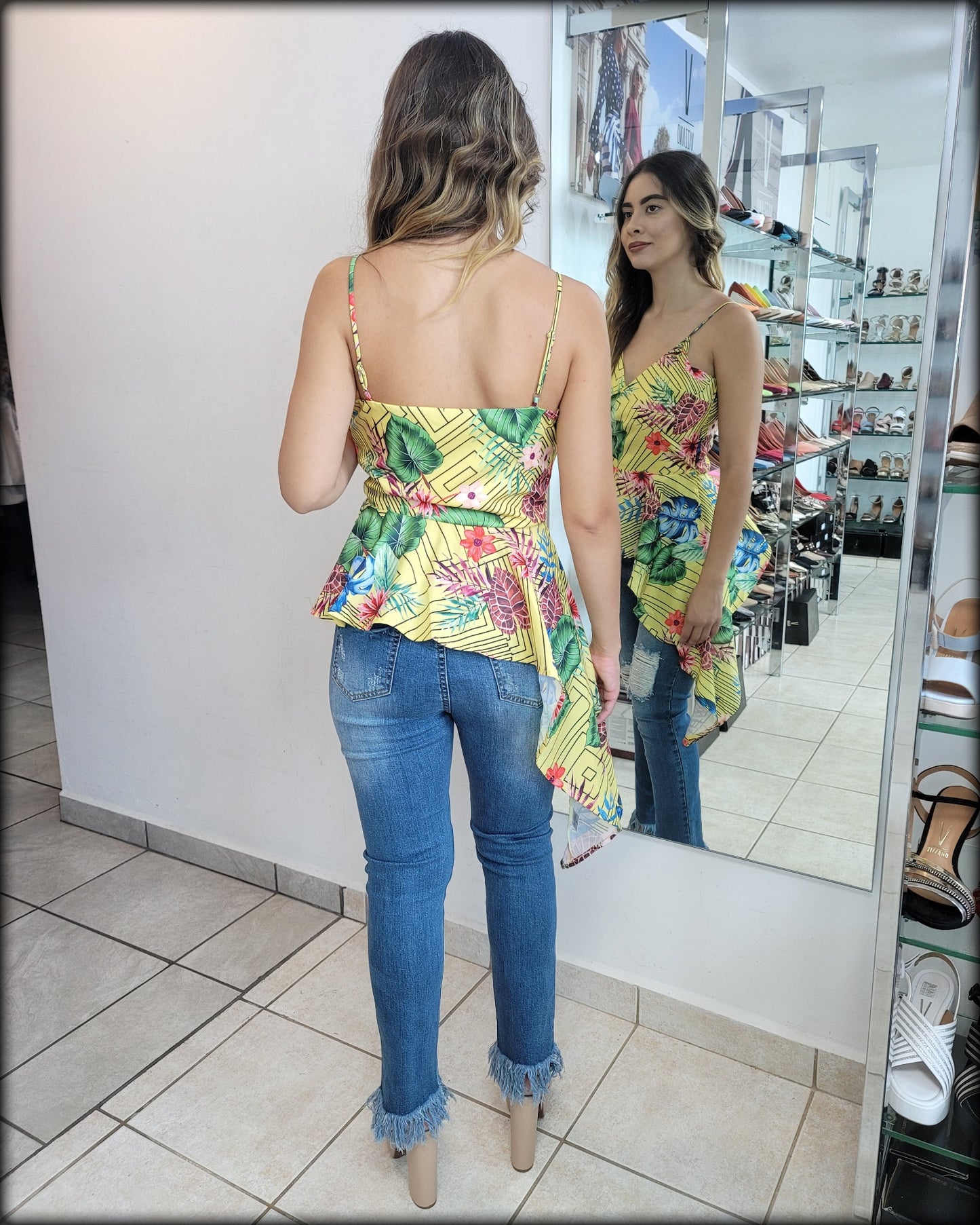 BLUSA DE CUADRO TROPICAL ASIMETRICA