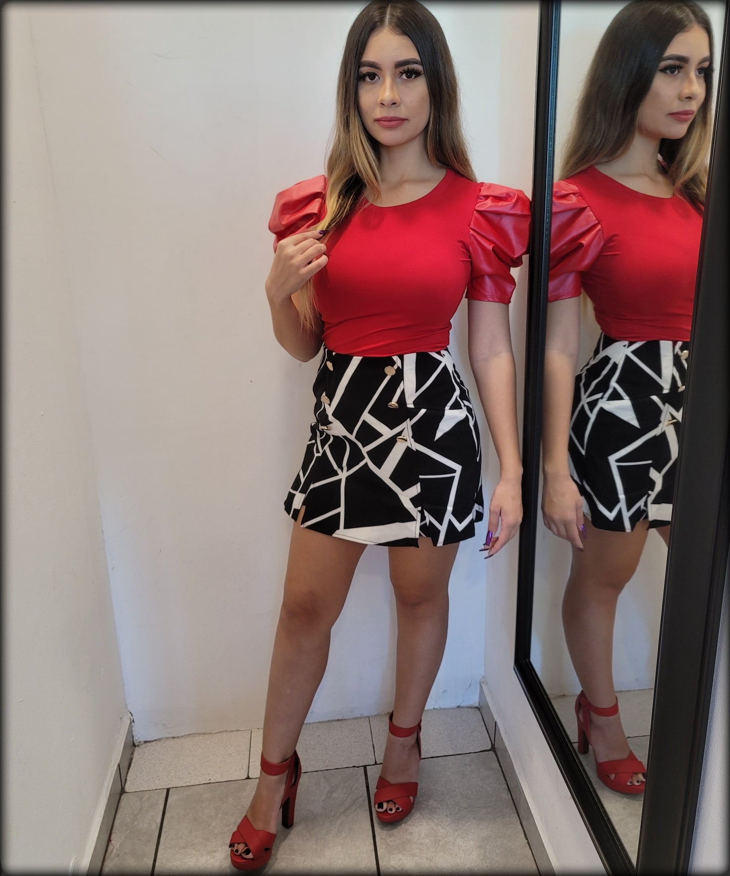 TOP ROJA MANGAS CUERO