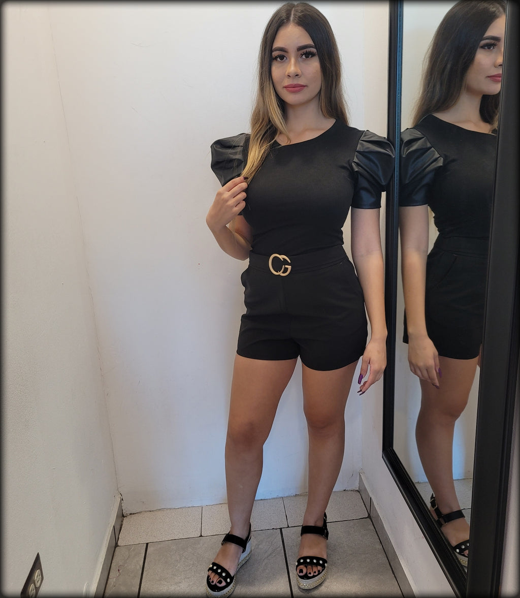 TOP NEGRA MANGAS CUERO