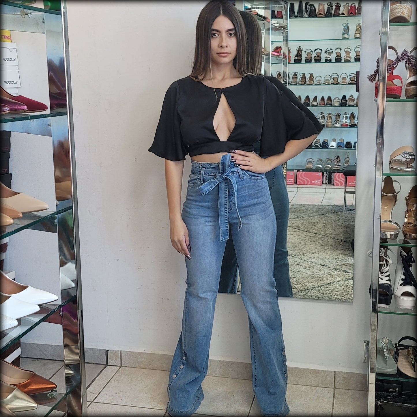 BLUSA NEGRA SATIN CROP