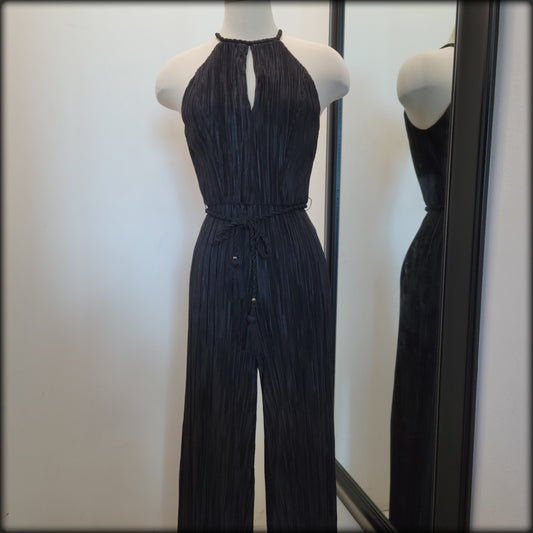 JUMPSUIT NEGRO PLIZADO