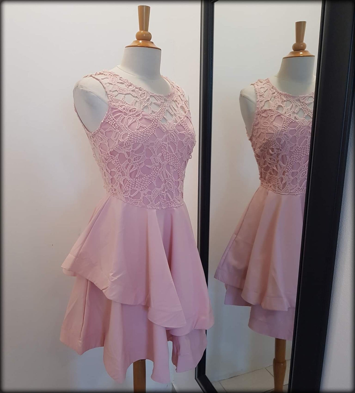 VESTIDO FALDA DE VOLANTES Y ENCAJE