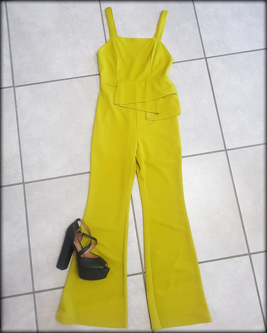 JUMPSUIT VERDE CON VOLANTE SIN MANGAS