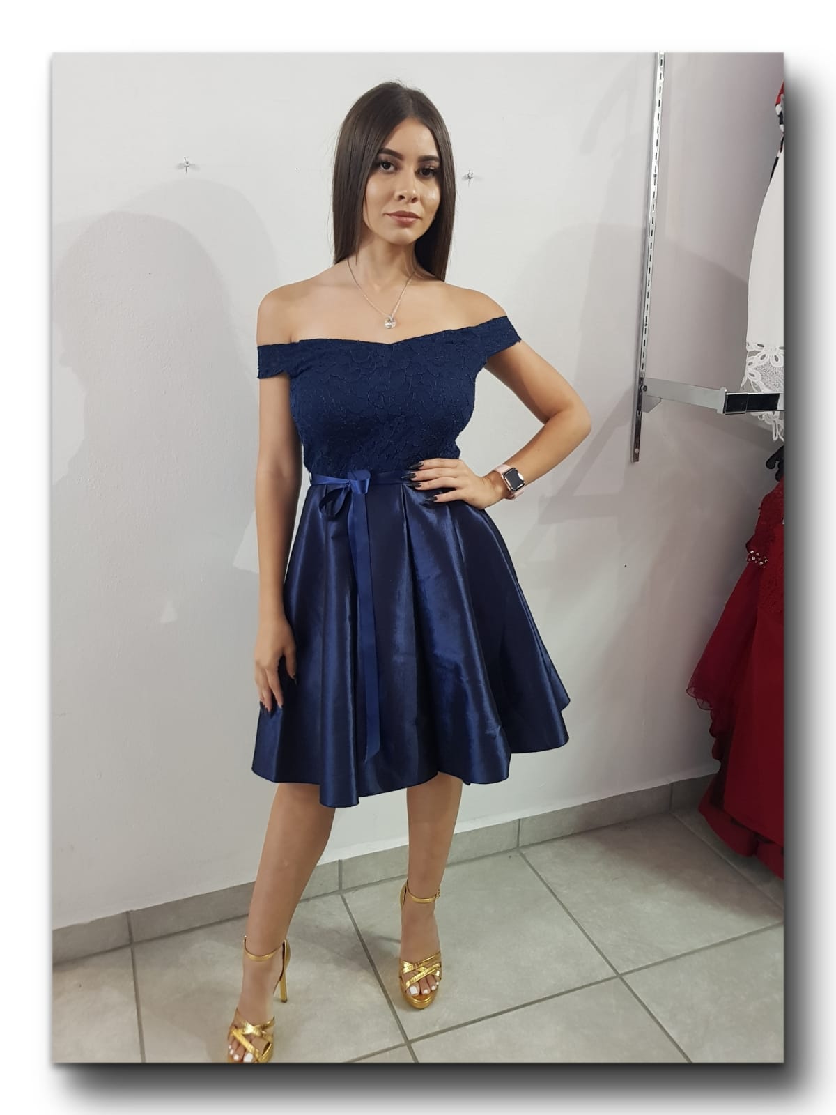 VESTIDO CORTO AZUL MARINO DE TAFETA Y ENCAJE