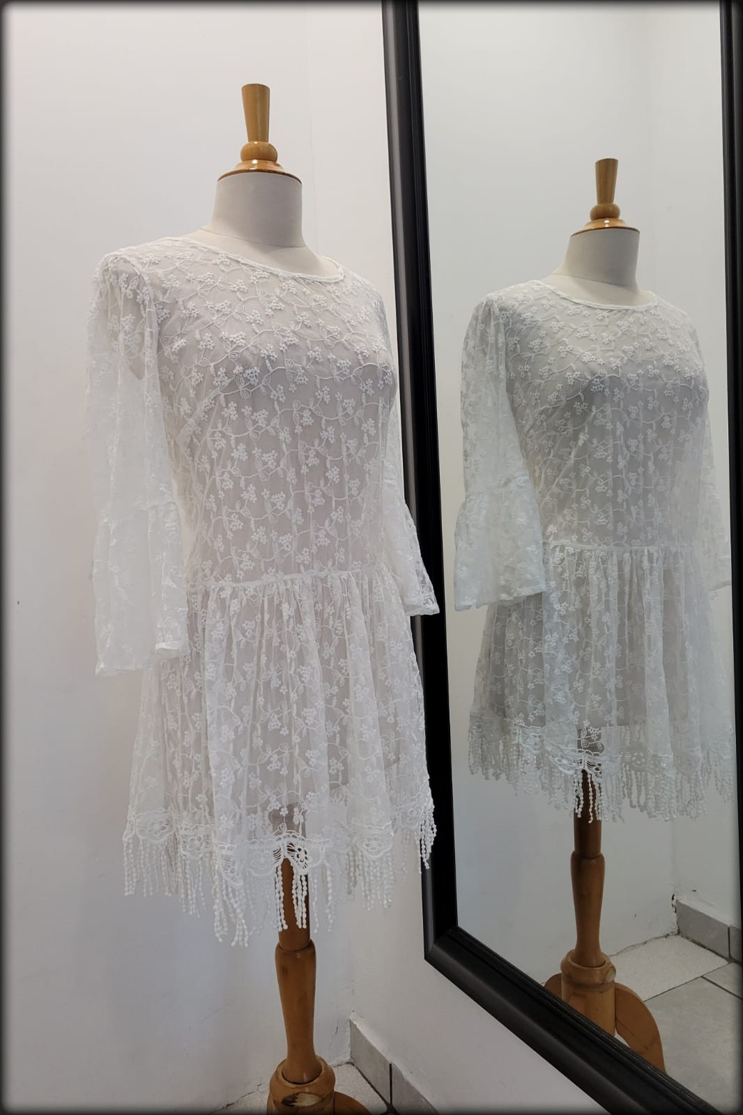 VESTIDO CORTO BLANCO MANGA LARGA FRINGE