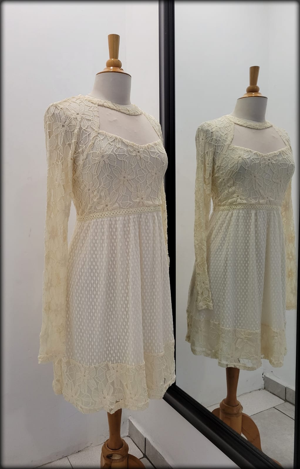 VESTIDO CORTO CROCHET MANGA LARGA CREMA