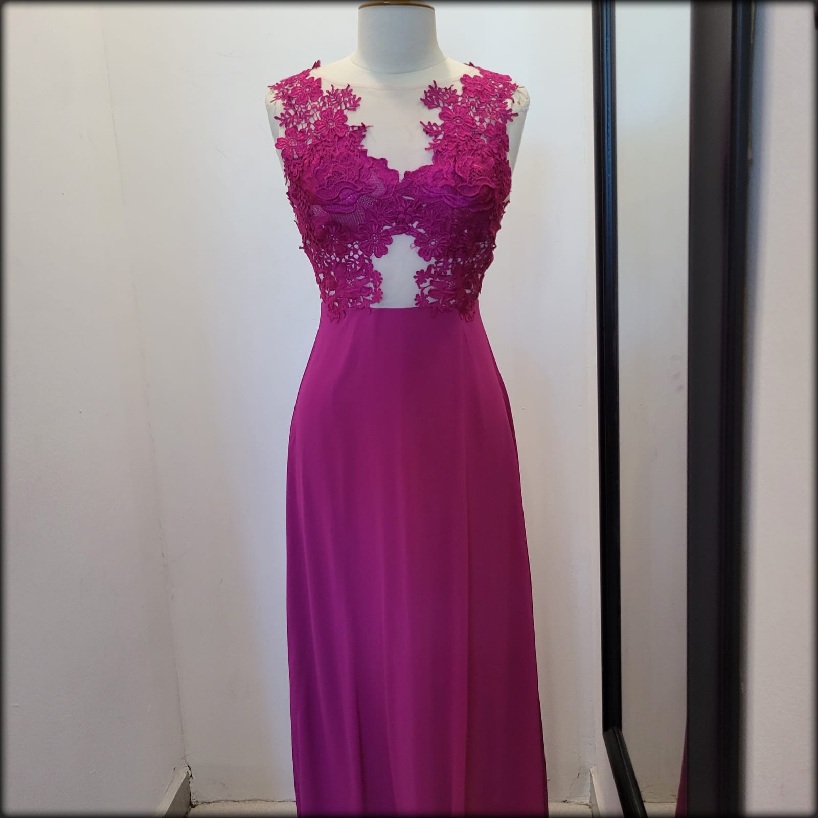VESTIDO LARGO MAGENTA FLORES BUSTO
