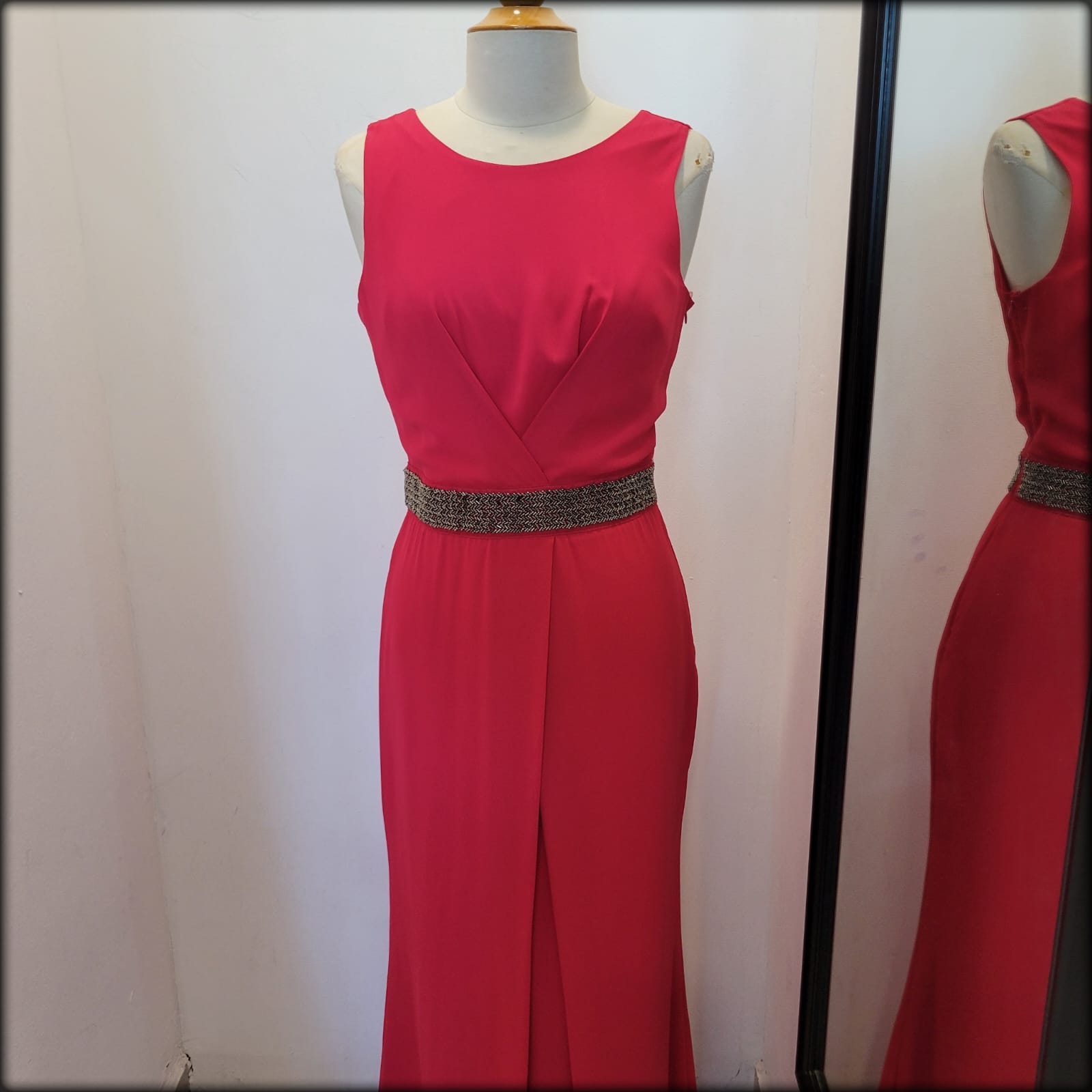 VESTIDO FUCSIA  FORMAL CON CANUTILLO CHARCOAL GRAY EN LA CINTURA