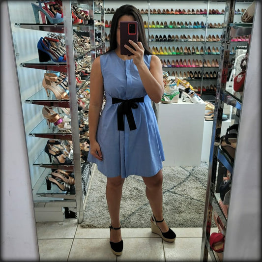 VESTIDO CORTO AZUL CON CINTA NEGRA