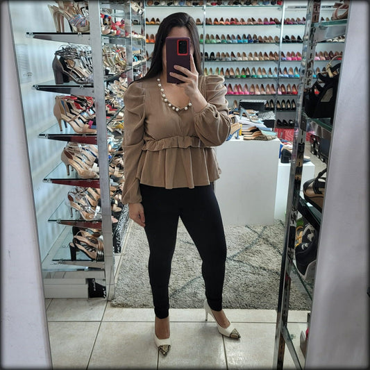 TOP BEIGE MANGA LARGA PERLAS