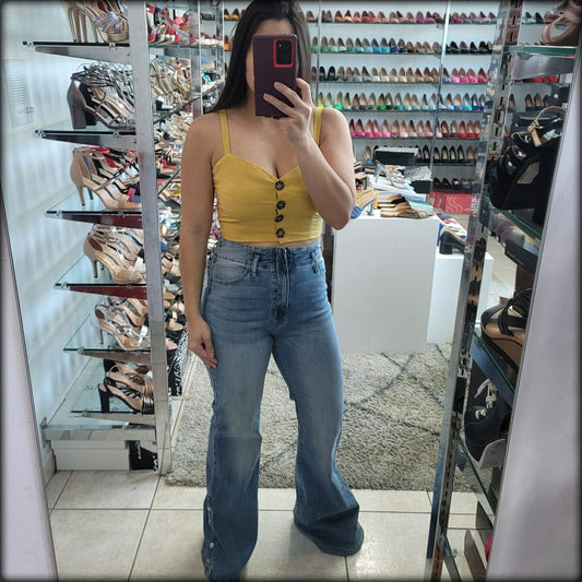 CROP TOP MOSTAZA CON BOTONES