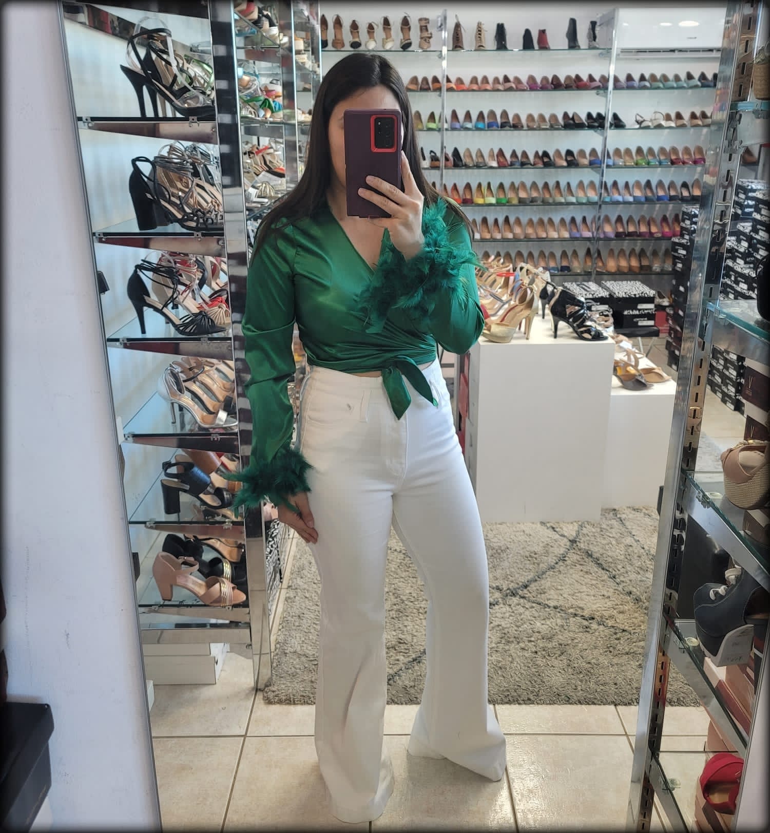 TOP MANGA LARGA SATINADA CON PLUMAS VERDE