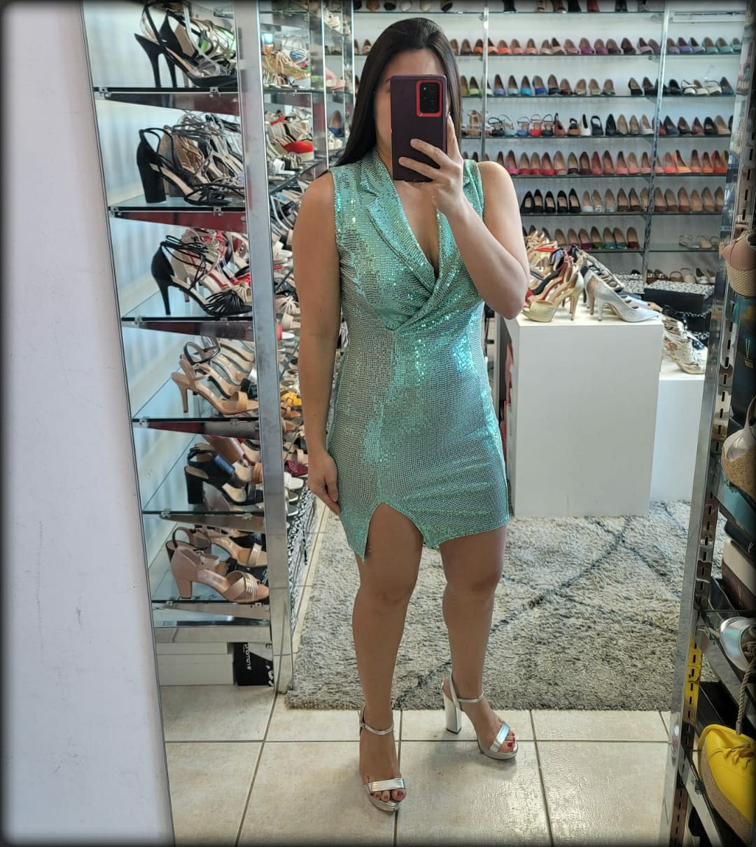 VESTIDO CORTO PEGADO EN LENTEJUELAS MENTA CON CUELLO